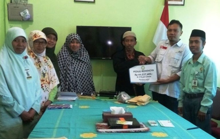 Yayasan Ar Raihan Bantul Serahkan Bantuan untuk Rohingya melalui ACT